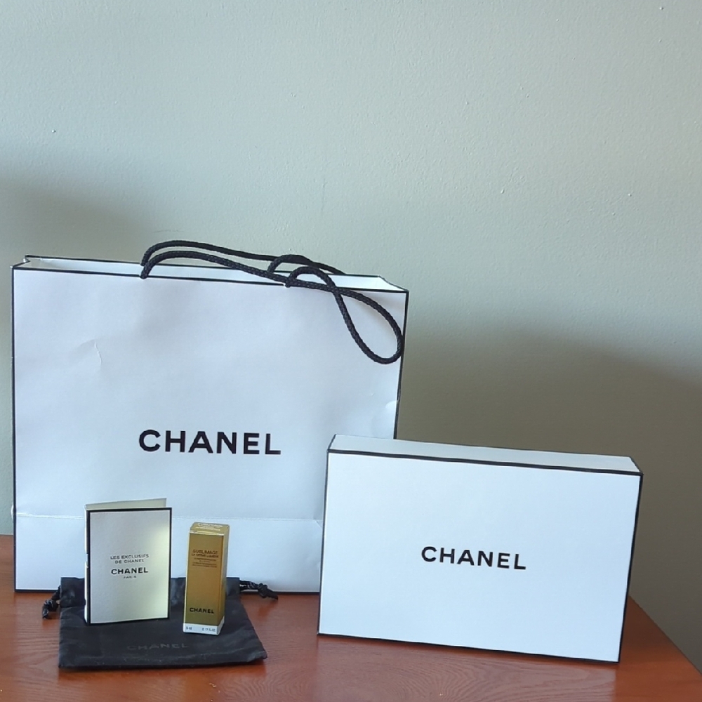 CHANEL White Gift Set